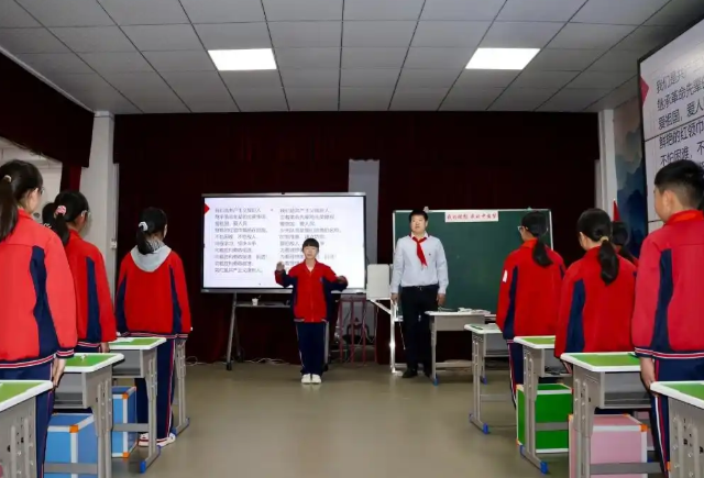 三堂课立足三阶段四环节结构化育人系统充分调动学生自动参与 三堂课立足三阶段四环节结构化育人系统充分调动学生自动参与