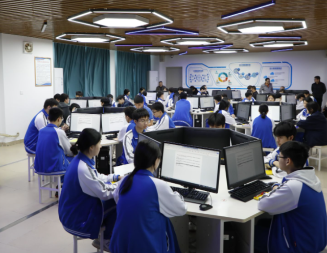 讲堂质量提高的重要渠道是教育数字基础设备的全体提高 讲堂质量提高的重要渠道是教育数字基础设备的全体提高